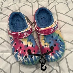 CROCS lined tie dye clog